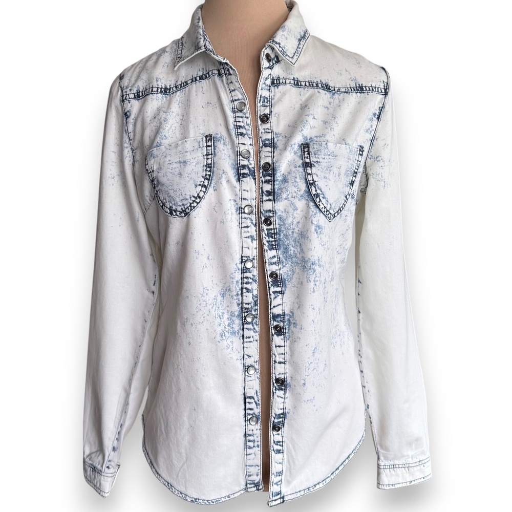 CHARLOTTE RUSSE white acid wash snap front shirt size S